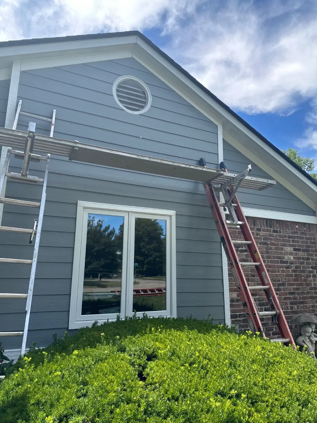 Vinyl siding replacement completed in Lakestone Bridge